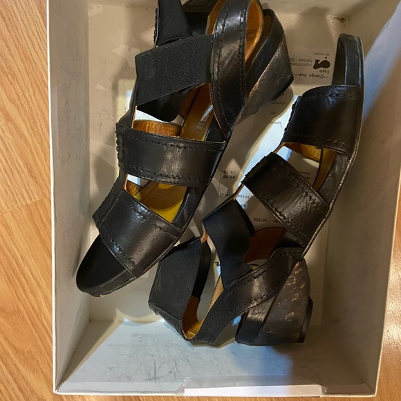 Semi-wedge Italian leather sandals - Picture 5 of 9